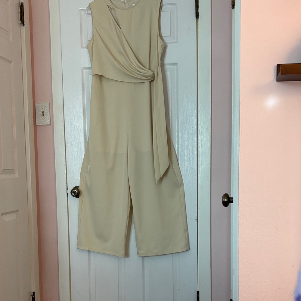 Chic Beige Sleeveless Jumpsuit